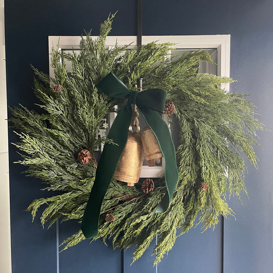 WASHED CEDAR WREATH WITH CONE & BERRY, 24", PE, SAGE
