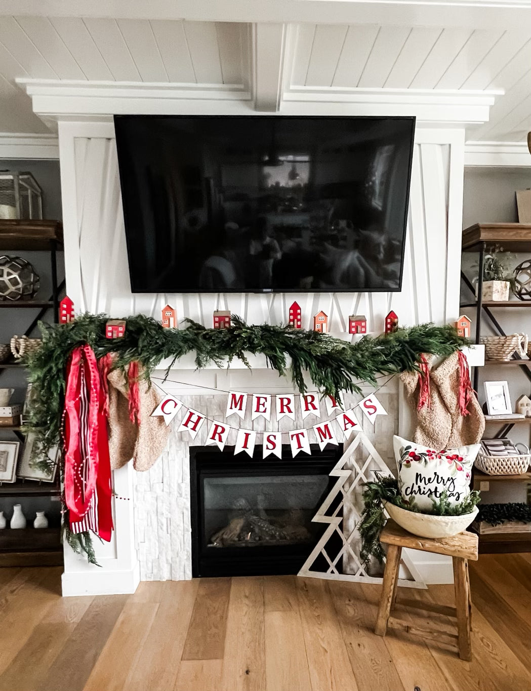 Red and White Merry Christmas Banner