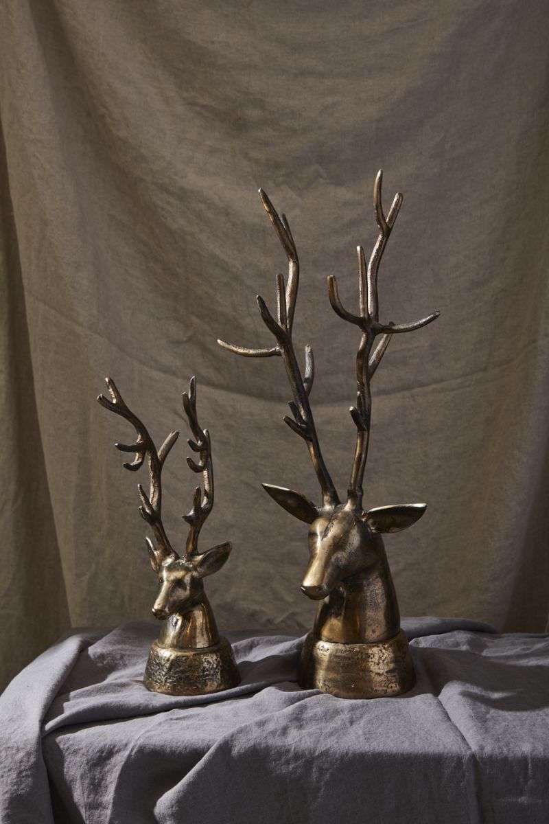 DEERHEAD from Evolution Home decor makes for a rustic decorative piece for deer lovers and hunters.