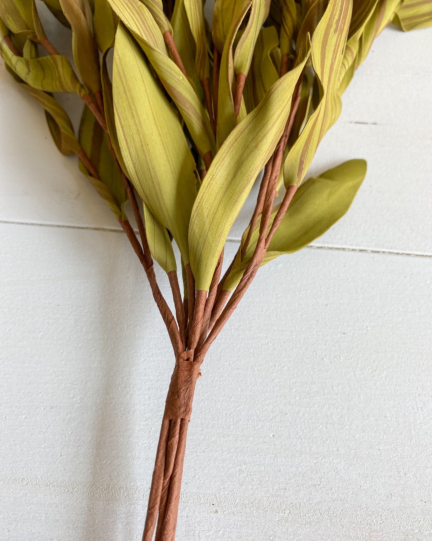 21" Brown & Green Leaf Spray Stem